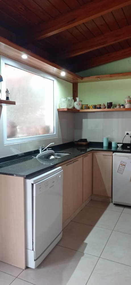 Casa Calle Belgrano al 350 con Local - Excelente Oportunidad