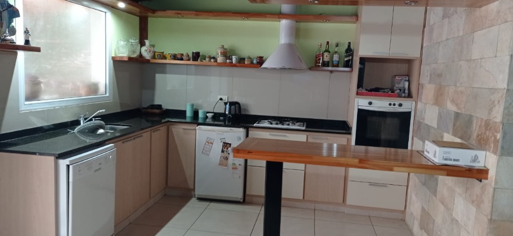 Casa Calle Belgrano al 350 con Local - Excelente Oportunidad
