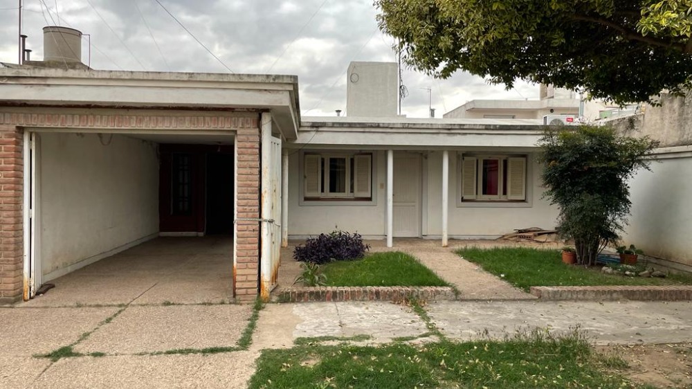 Casa calle Dean Funez 1329
