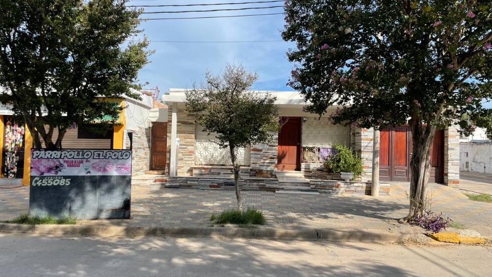 Casa Calle Berutti Esquina Dean Funez
