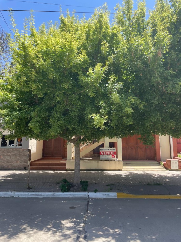 Casa Calle 9 de Julio Frente Plaza San Martín