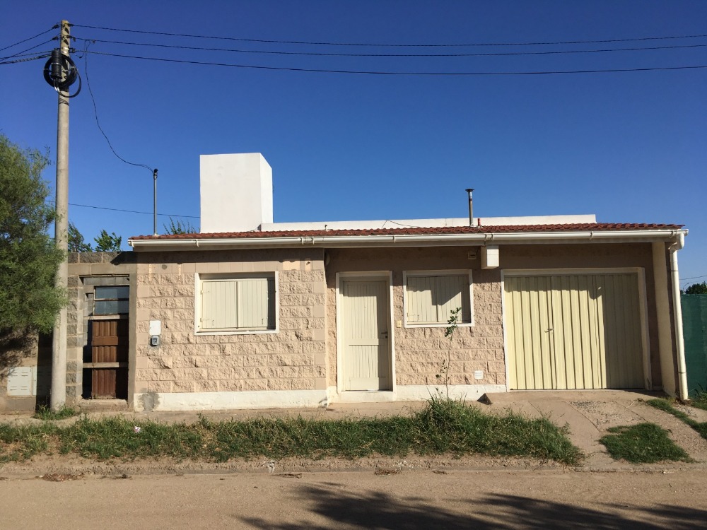 CASA EN VENTA. Santa Cruz esq. Pueyrredon
