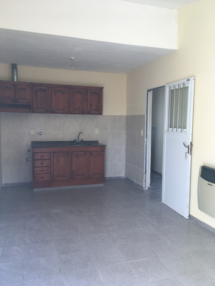 CASA EN VENTA. Santa Cruz esq. Pueyrredon