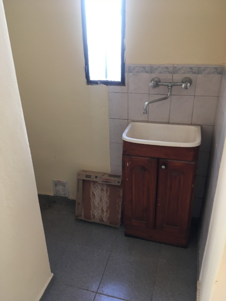 CASA EN VENTA. Santa Cruz esq. Pueyrredon