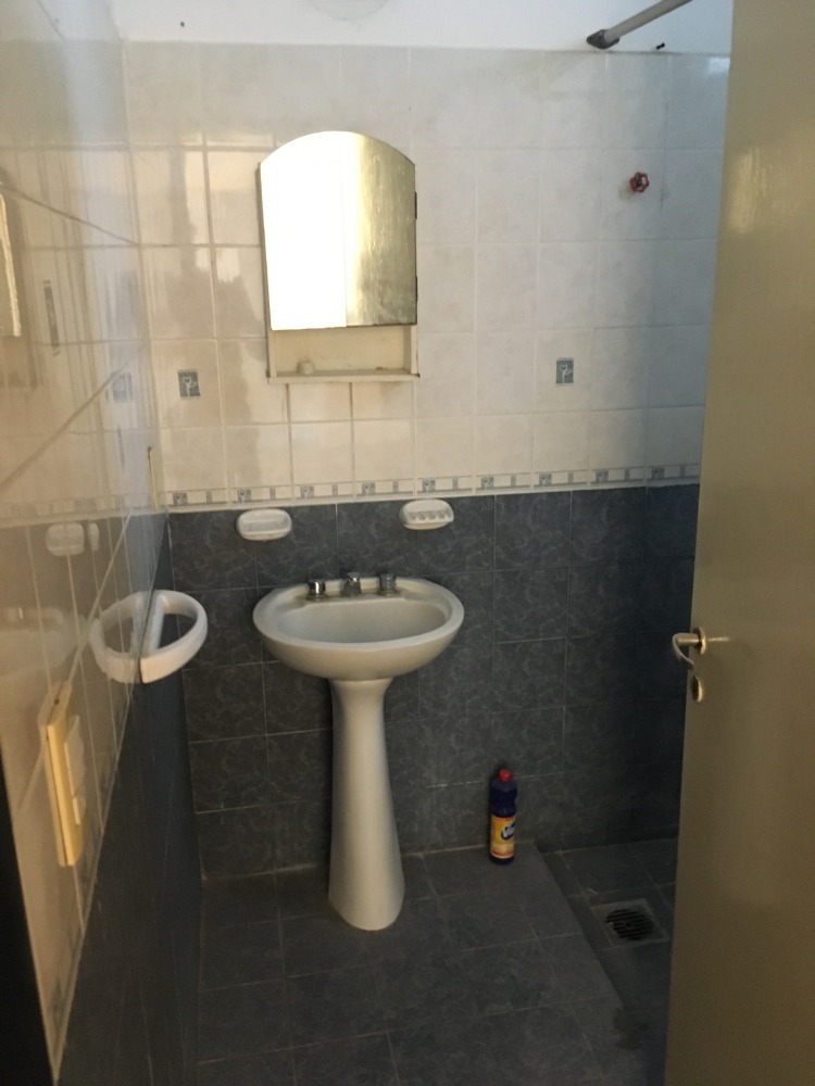 CASA EN VENTA. Santa Cruz esq. Pueyrredon