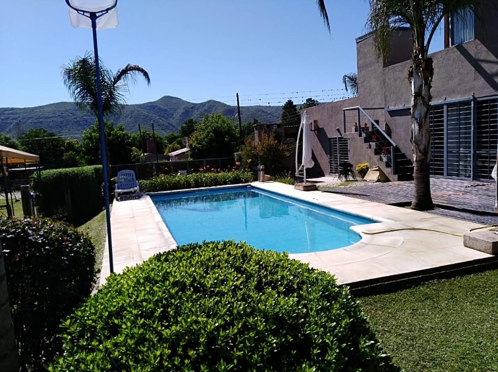 COMPLEJO DE CABAÑAS PARA 2  A 6 PERSONAS CON PISCINA, COCHERA, PARRILLA, PARQUE