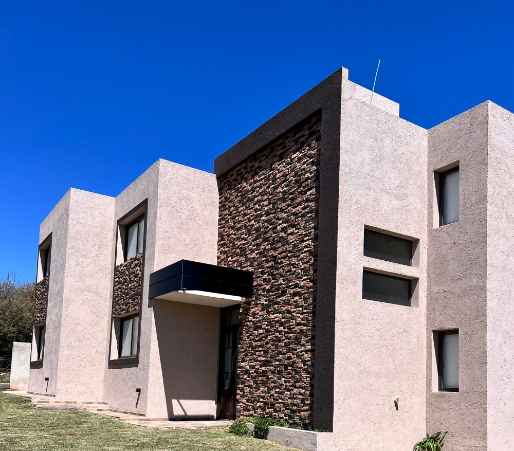 HERMOSO COMPLEJO EN BARRIO CERRADO CON PILETA Y PARRILLA
