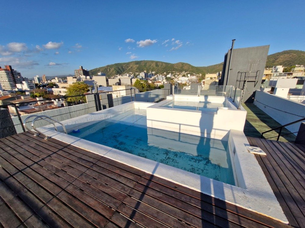 DEPARTAMENTO CENTRICO - UN DORMITORIO CON BALCON-PISCINA-COCHERA