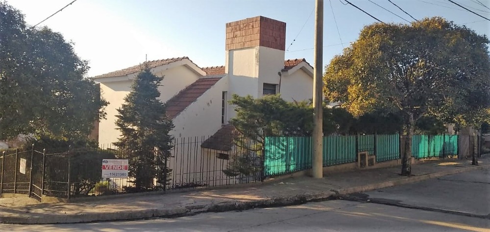 Dos Chalets Oportunidad Jose Muñoz a cuadras centro