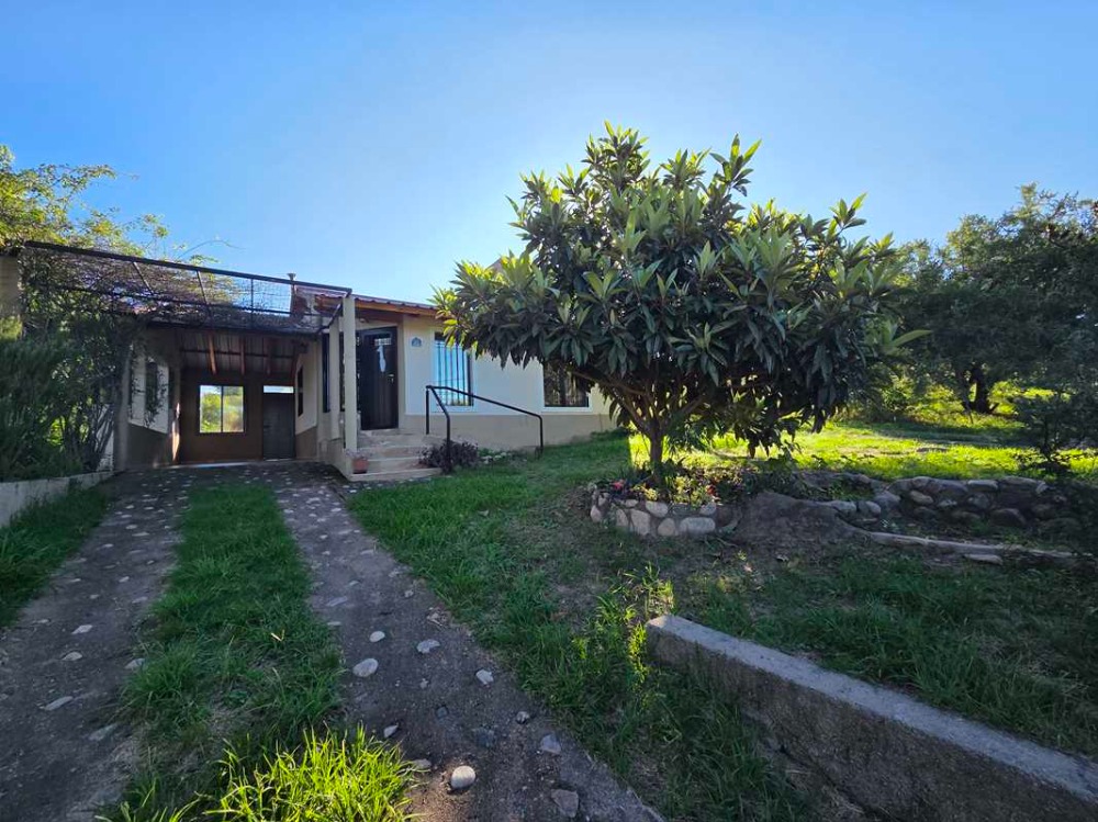 CASA EN PARQUE SIQUIMAN A METROS DEL BALNEARIO LAS MOJARRAS