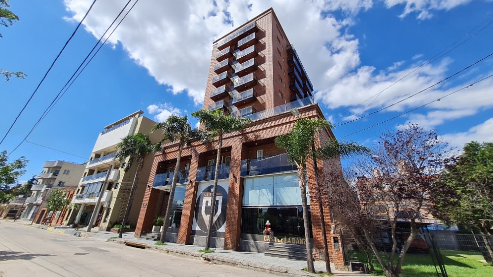 HERMOSO DEPARTAMENTO EN VENTA 2 DORMITORIOS - 2 BAÑOS Y HERMOSA VISTA AL RIO. EDIFICIO TORRE SERENA