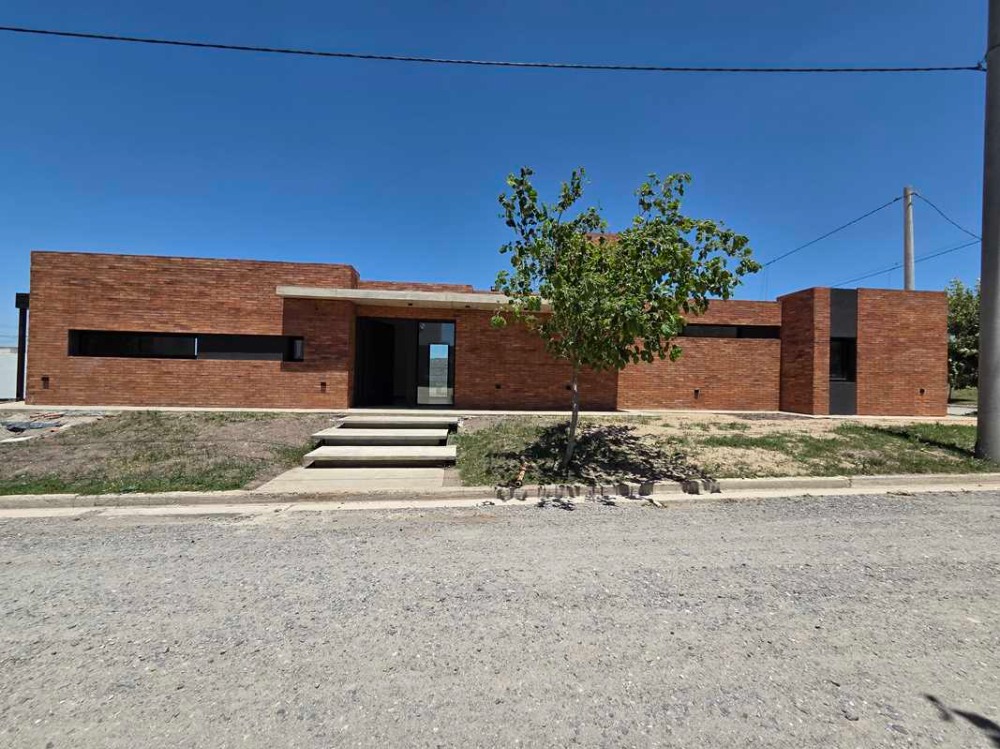 Hermosa casa de categoría Tejas 4 Malagueño 3 dormitorios con pileta excelente Renta