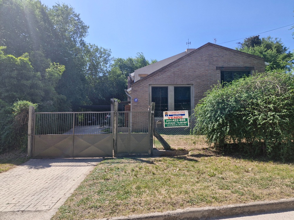 Hermosa Casa de 3 dormitorios en Villa del Lago. 1080 m2 de terreno 