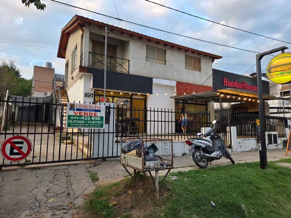 OPORTUNIDAD - Complejo Dos Locales comercial, mas 2 departamentos y una casa sobre Av. Los Sauces