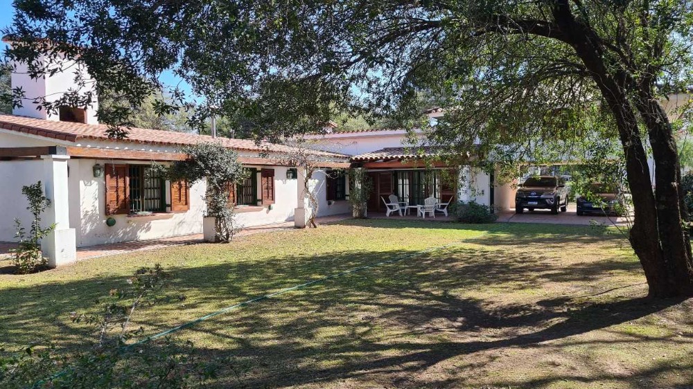 Importante casa en Villa Belgrano lote 2.183m2 y 547m2 edificados, 4 dormitorios, 5 baños 