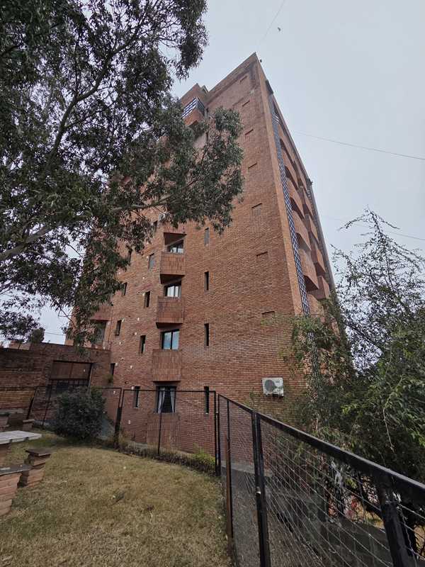Departamento 1 dormitorio con cochera, gas natural, excelente vista, centrico