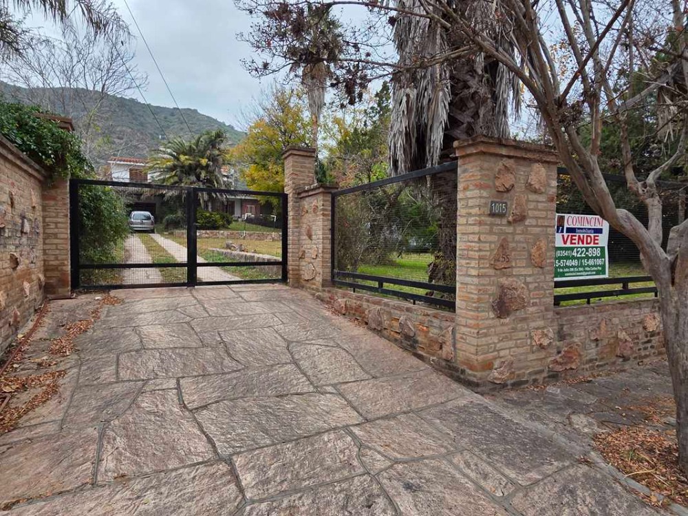 Muy linda casa B° José Muñoz 4 dormitorios, 4 baños, amplio parque