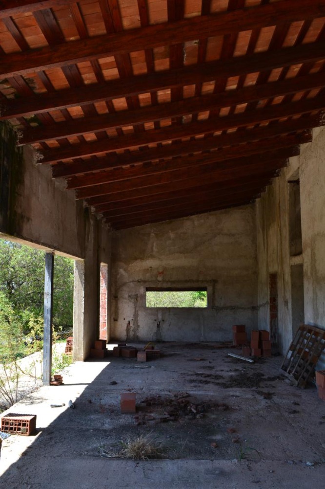 Casa a terminar en Tanti
