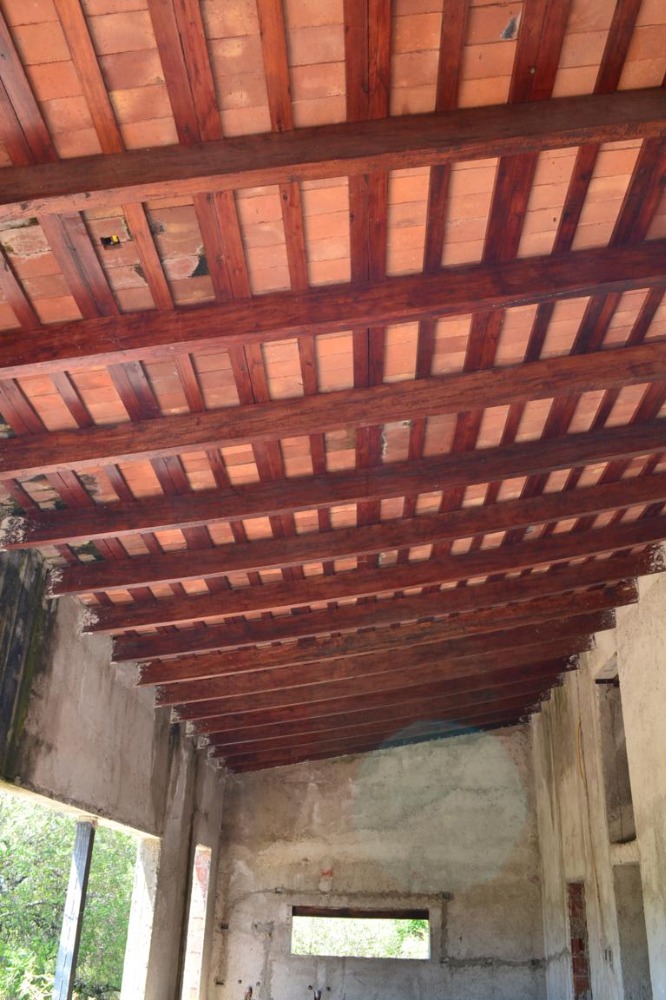Casa a terminar en Tanti