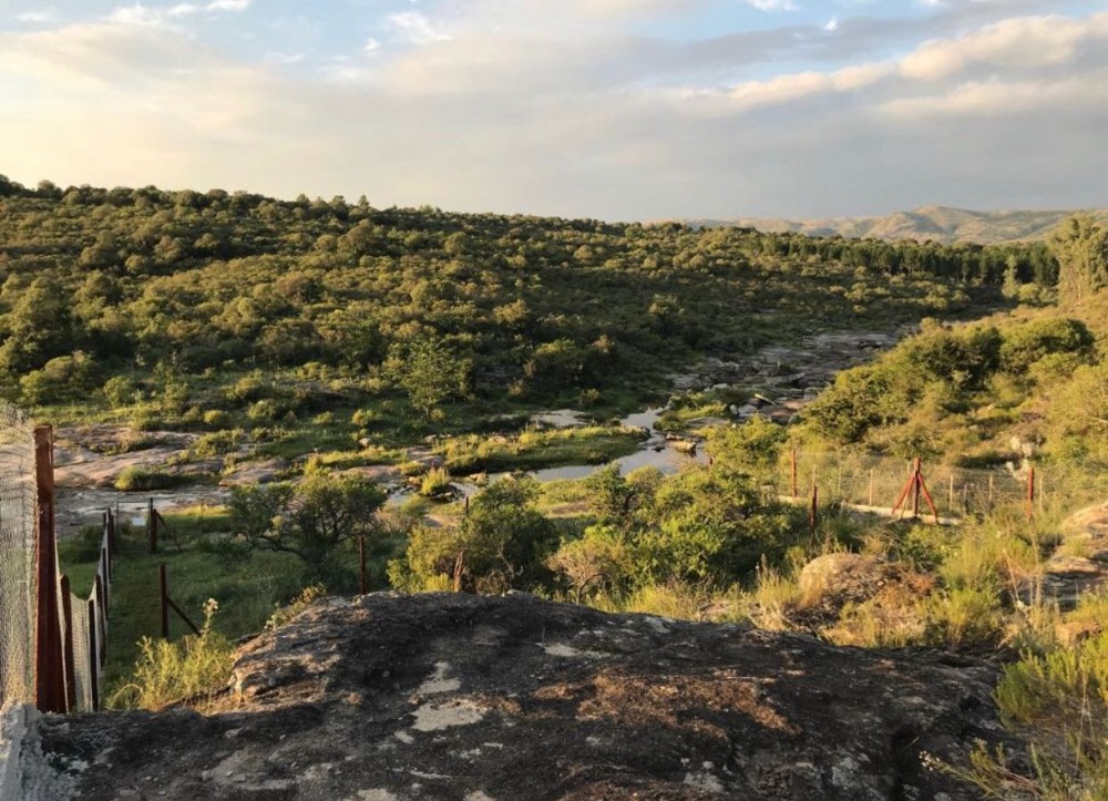 Lote en Flor Serrana con costa de río
