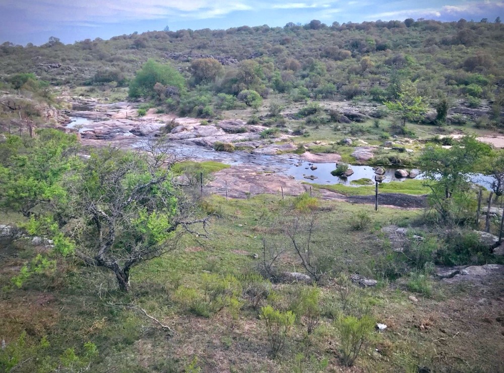 Lote en Flor Serrana con costa de río