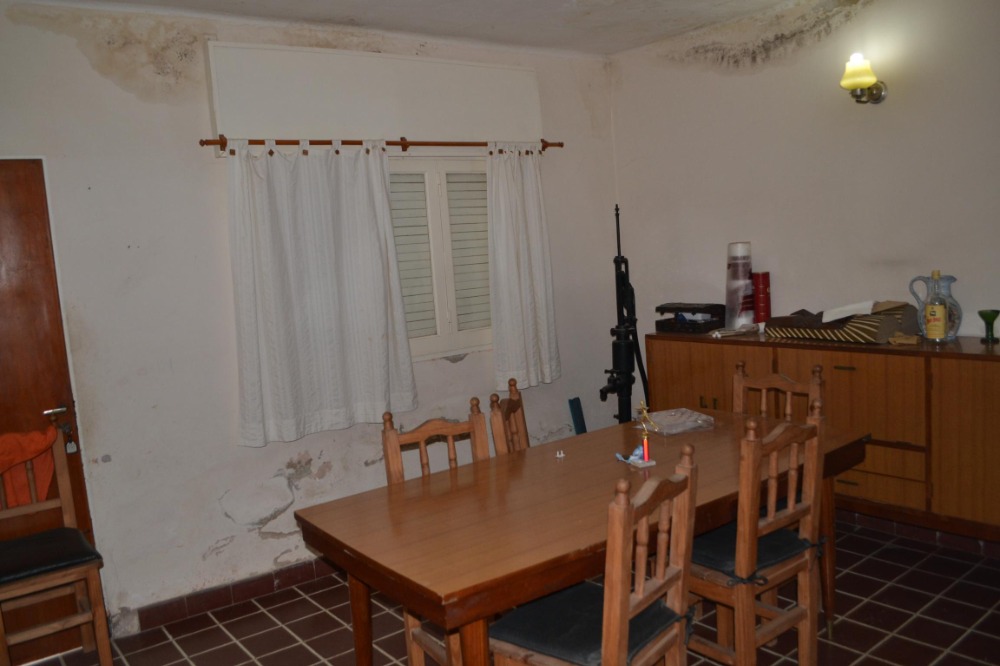Casa en el centro de Tanti con local comercial. 