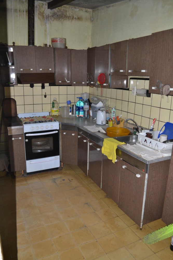 Casa en el centro de Tanti con local comercial. 