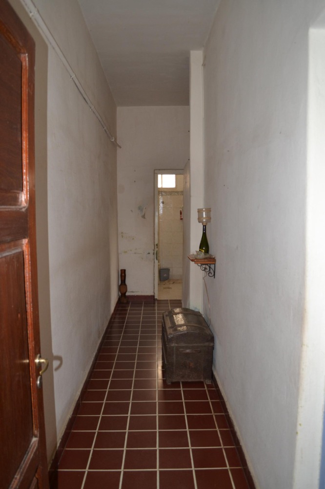 Casa en el centro de Tanti con local comercial. 
