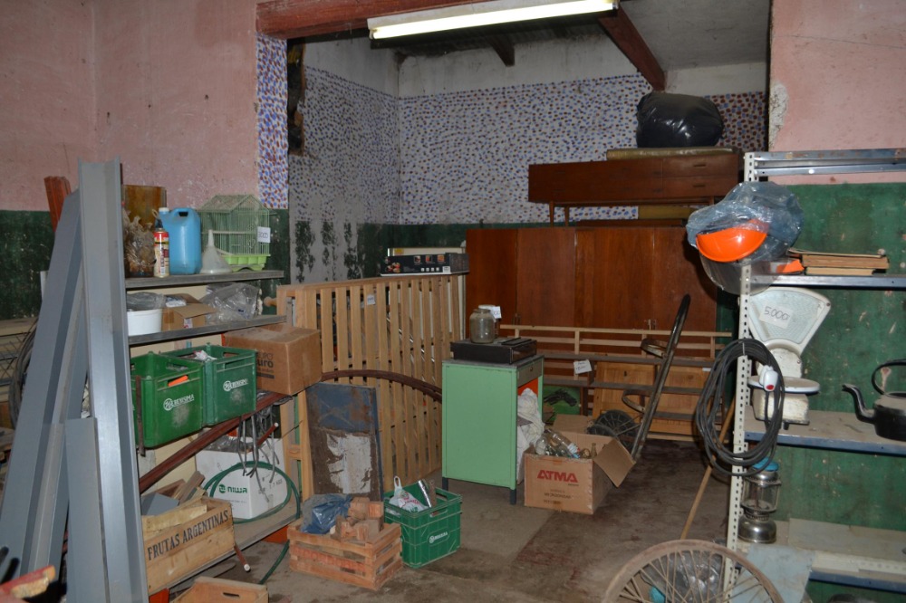 Casa en el centro de Tanti con local comercial. 