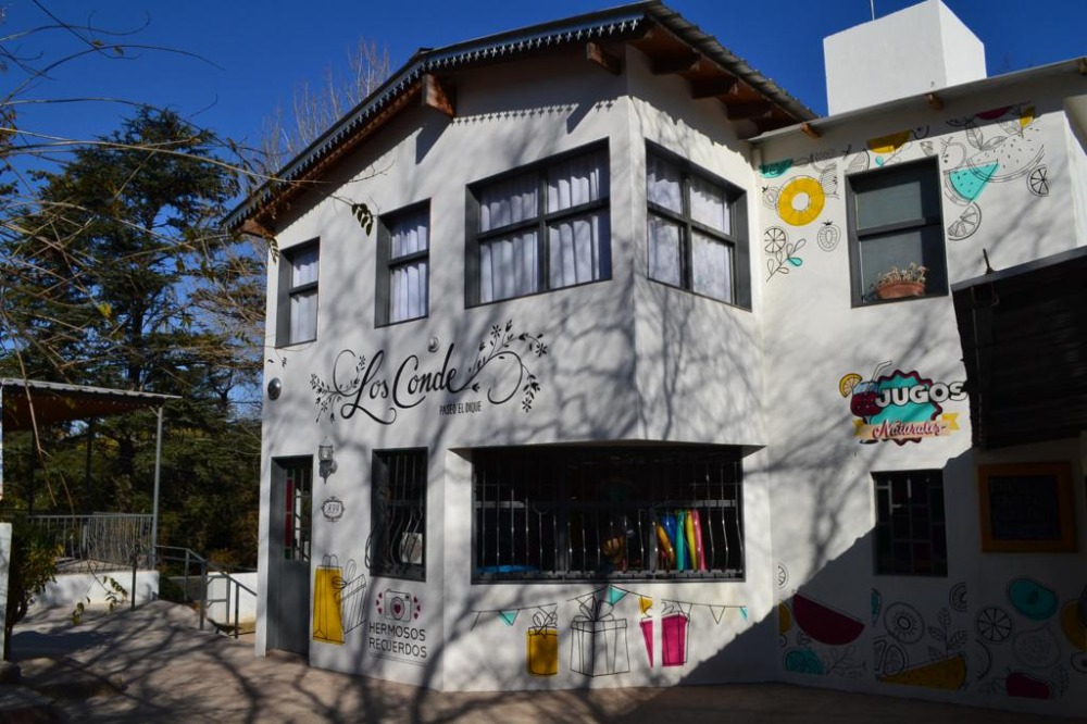 Comercio y Vivienda Familiar en Tanti
