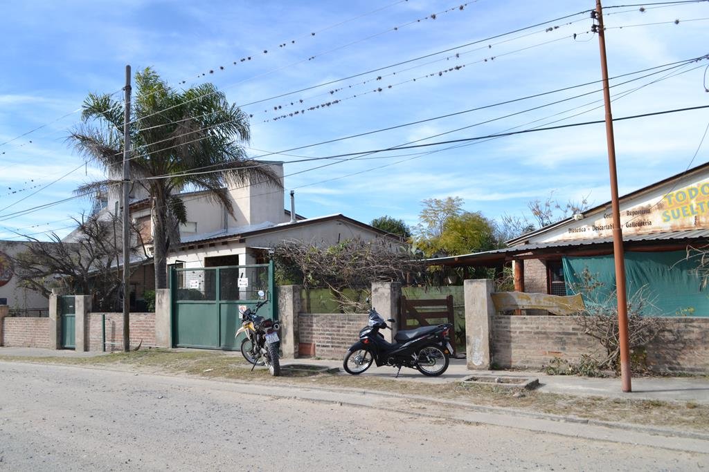 Vivienda familiar + Comercio + Cabañas en Tanti