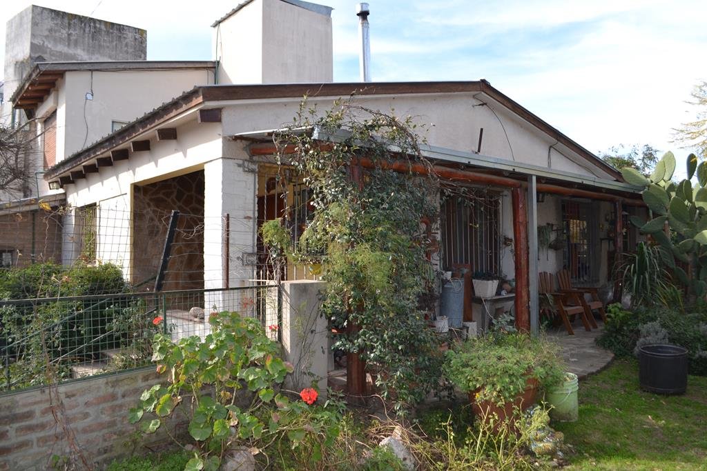 Vivienda familiar + Comercio + Cabañas en Tanti