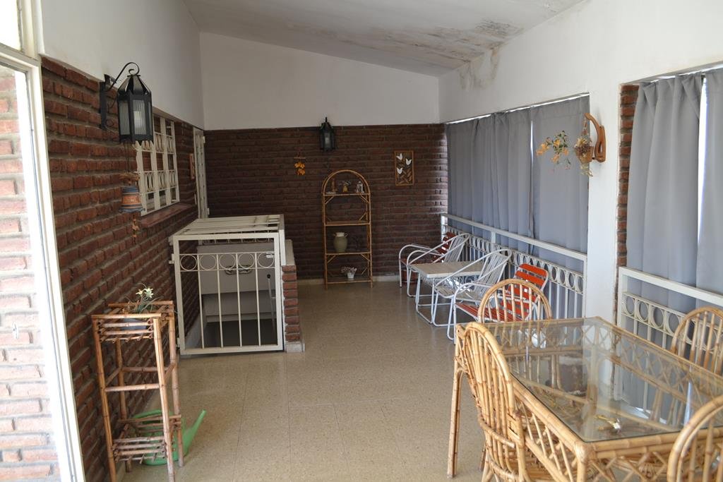 Casa en barrio Mari Mat. Tanti