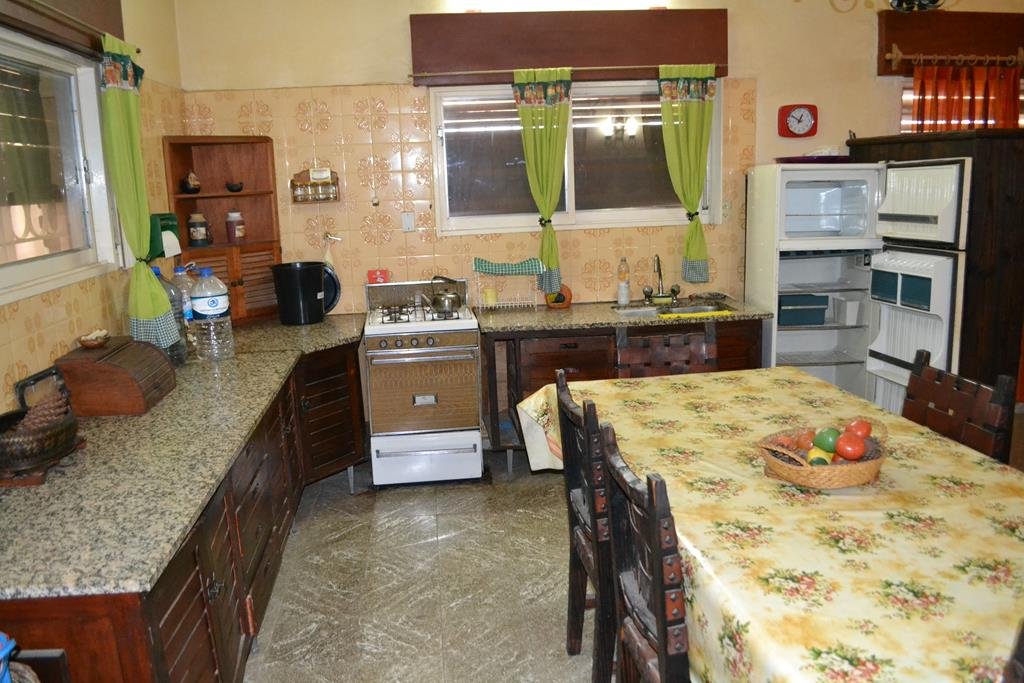 Casa en barrio Mari Mat. Tanti