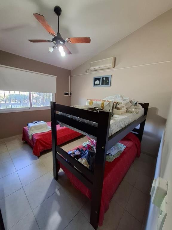 Casa con pileta quincho y amplio jardin. Tanti