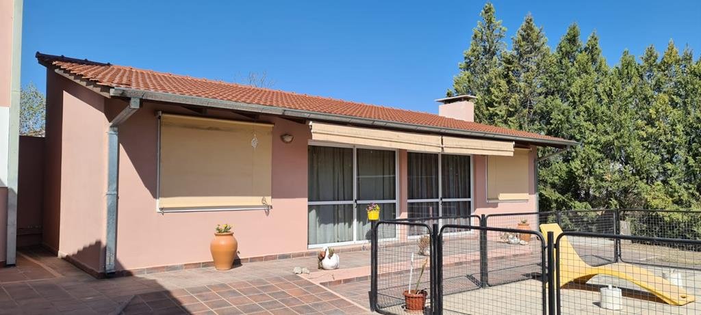 Casa con pileta quincho y amplio jardin. Tanti