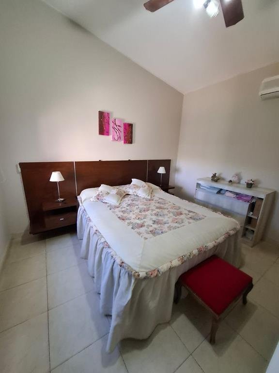 Casa con pileta quincho y amplio jardin. Tanti