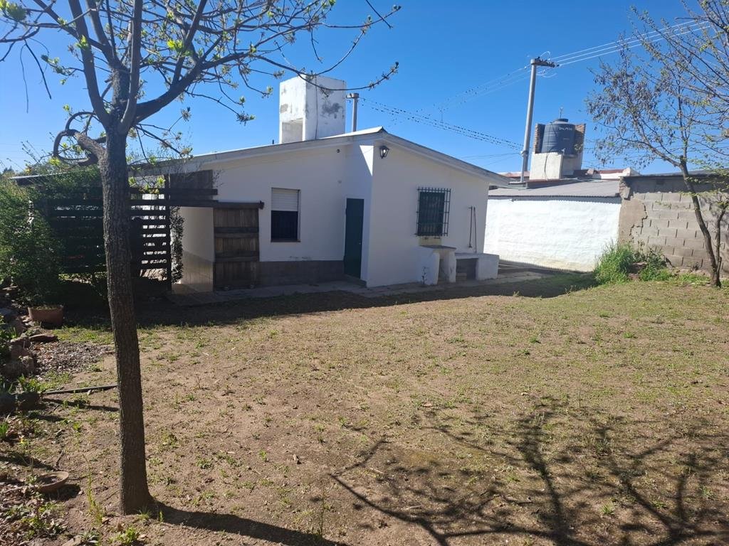 Casa en barrio Villa Muñoz. Tanti