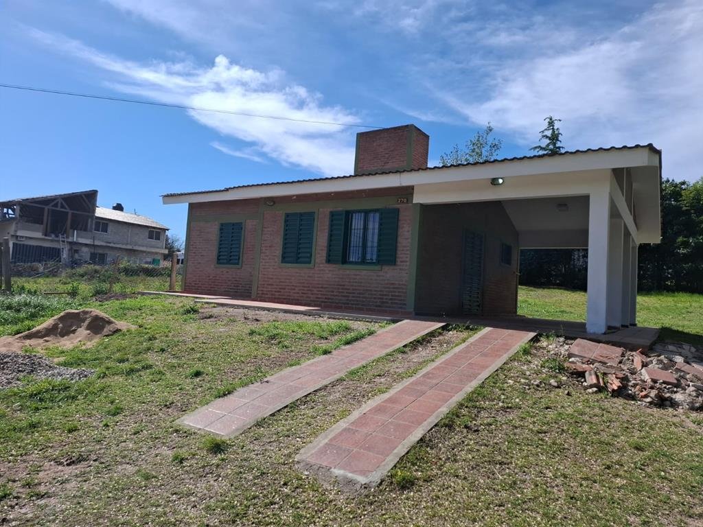 Casa sobre Ruta 28 en Villa Santa Cruz del Lago. 