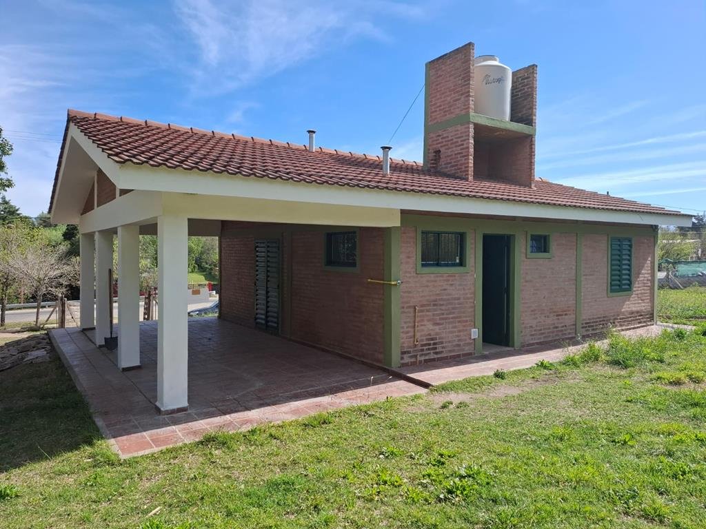 Casa sobre Ruta 28 en Villa Santa Cruz del Lago. 