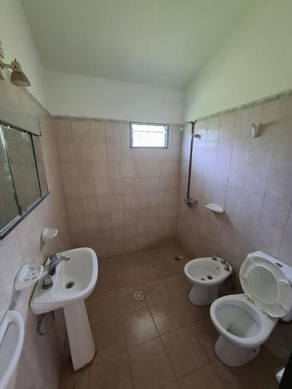 Casa sobre Ruta 28 en Villa Santa Cruz del Lago. 