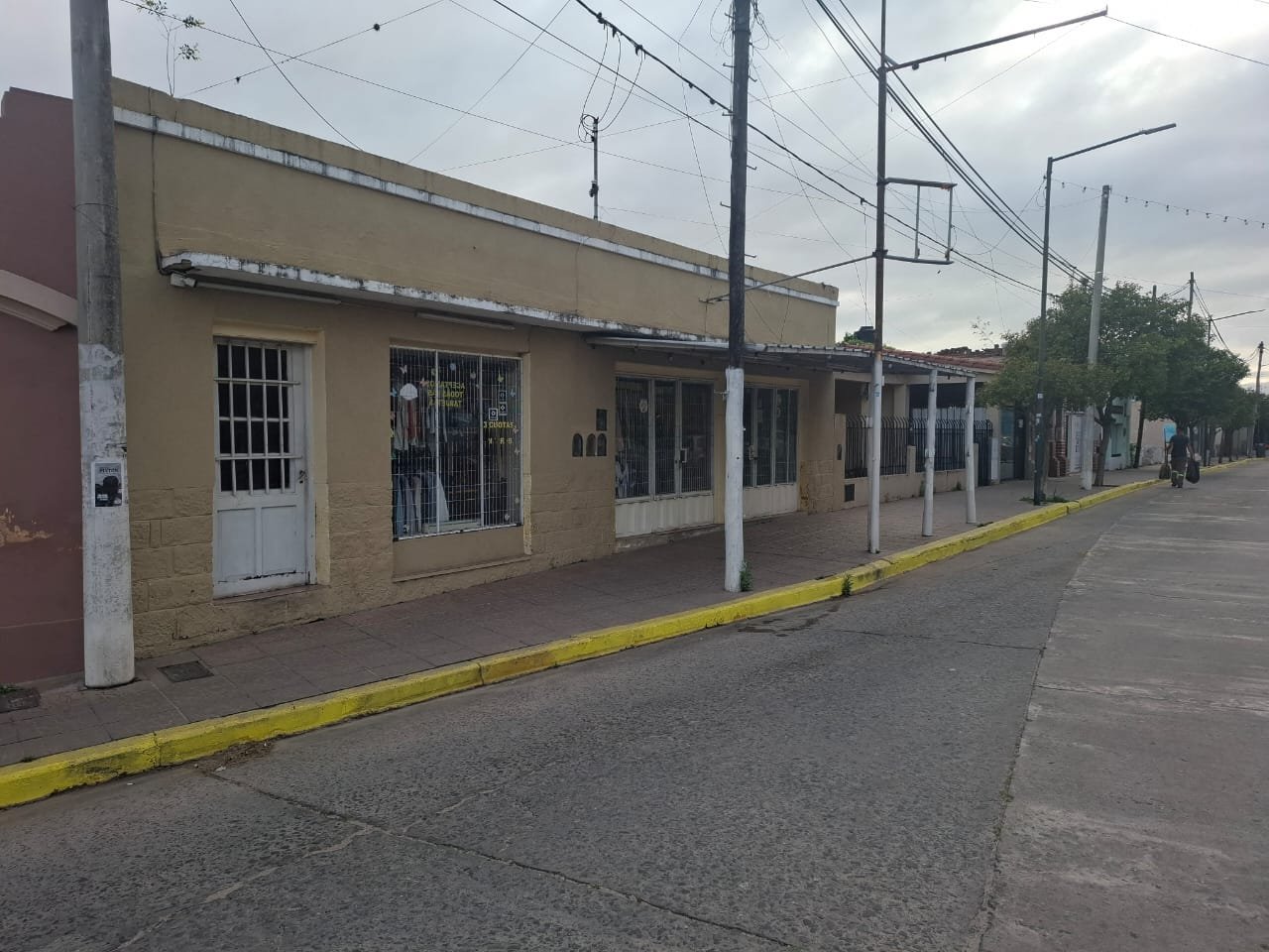 Local Comercial con vivienda frente a la Plaza de Tanti 