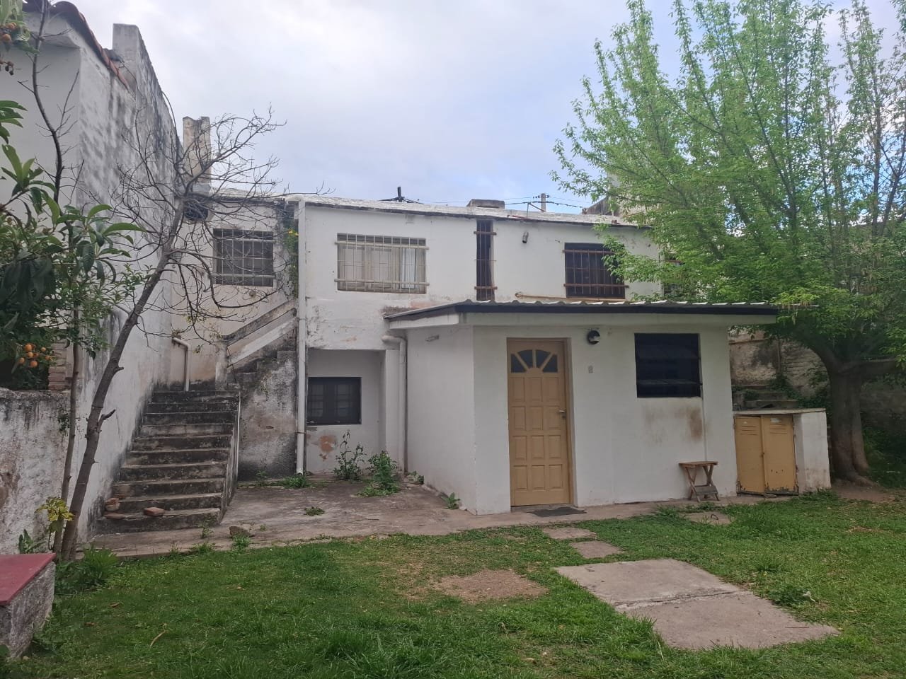 Local Comercial con vivienda frente a la Plaza de Tanti 