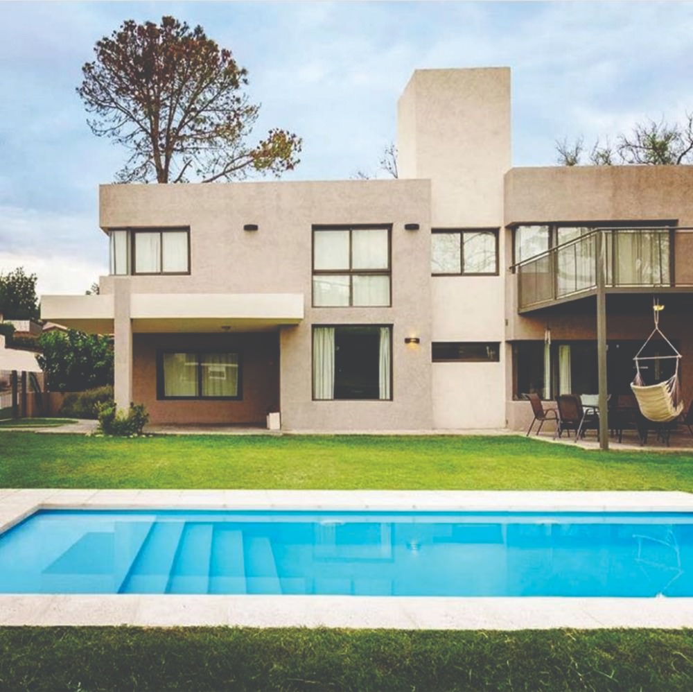 ESPECTACULAR CASA SOBRE EL RÍO/LAGO Y A UN PASO DEL CENTRO !!