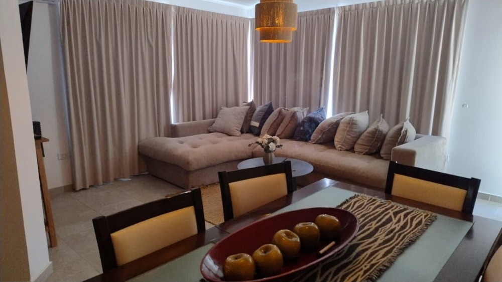 CASA CON PARQUE Y PILETA