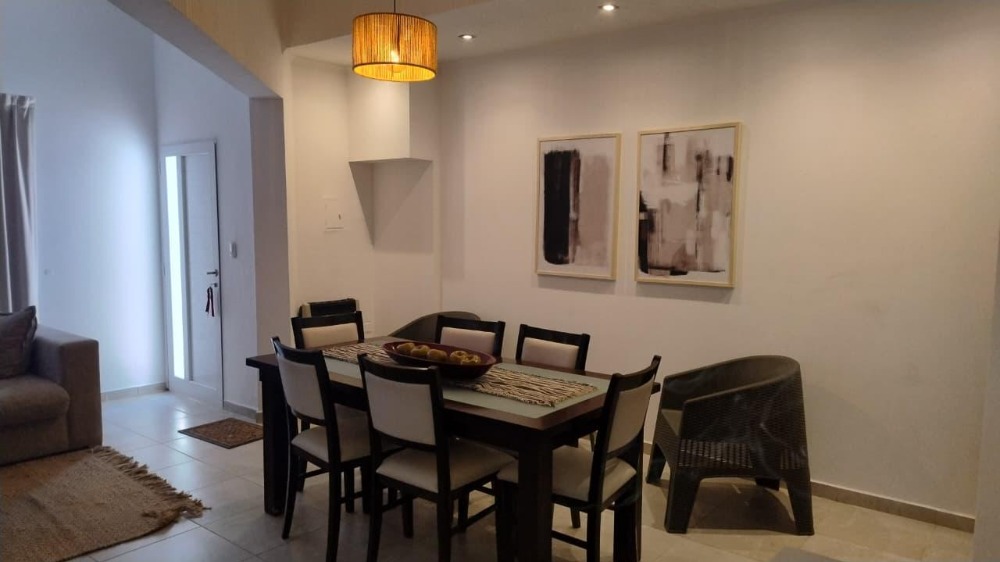 CASA CON PARQUE Y PILETA