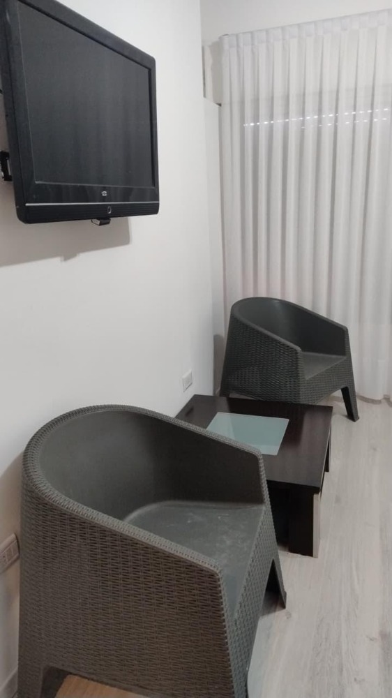 CASA CON PARQUE Y PILETA