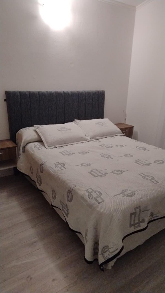 CASA CON PARQUE Y PILETA