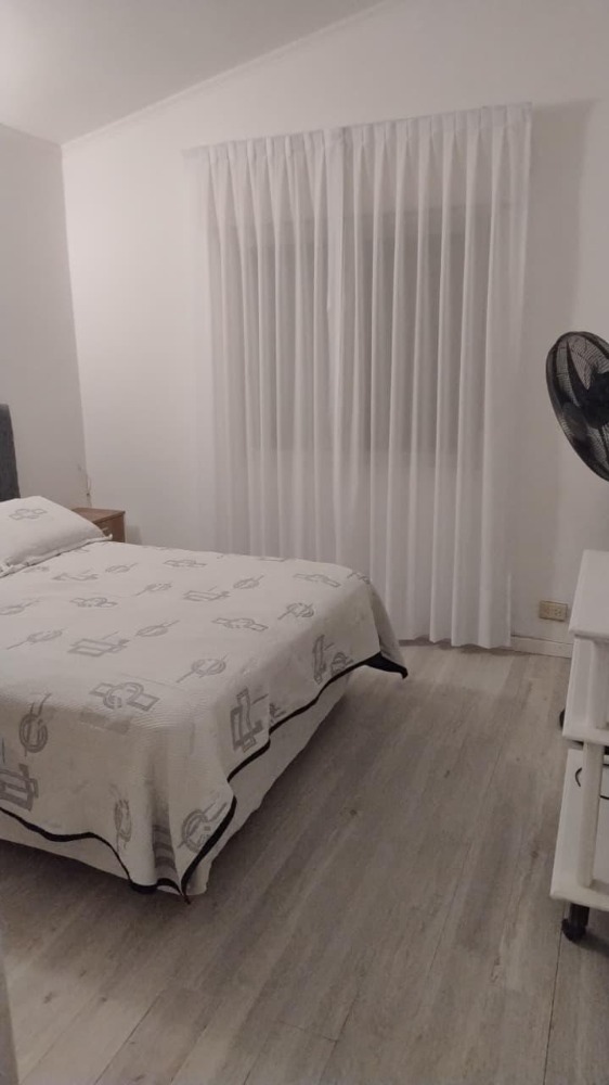 CASA CON PARQUE Y PILETA