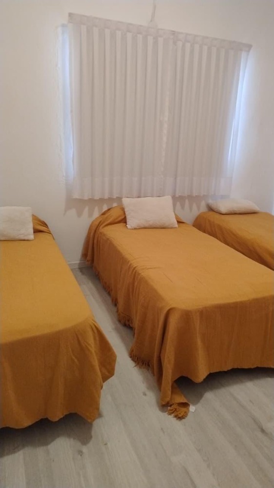 CASA CON PARQUE Y PILETA